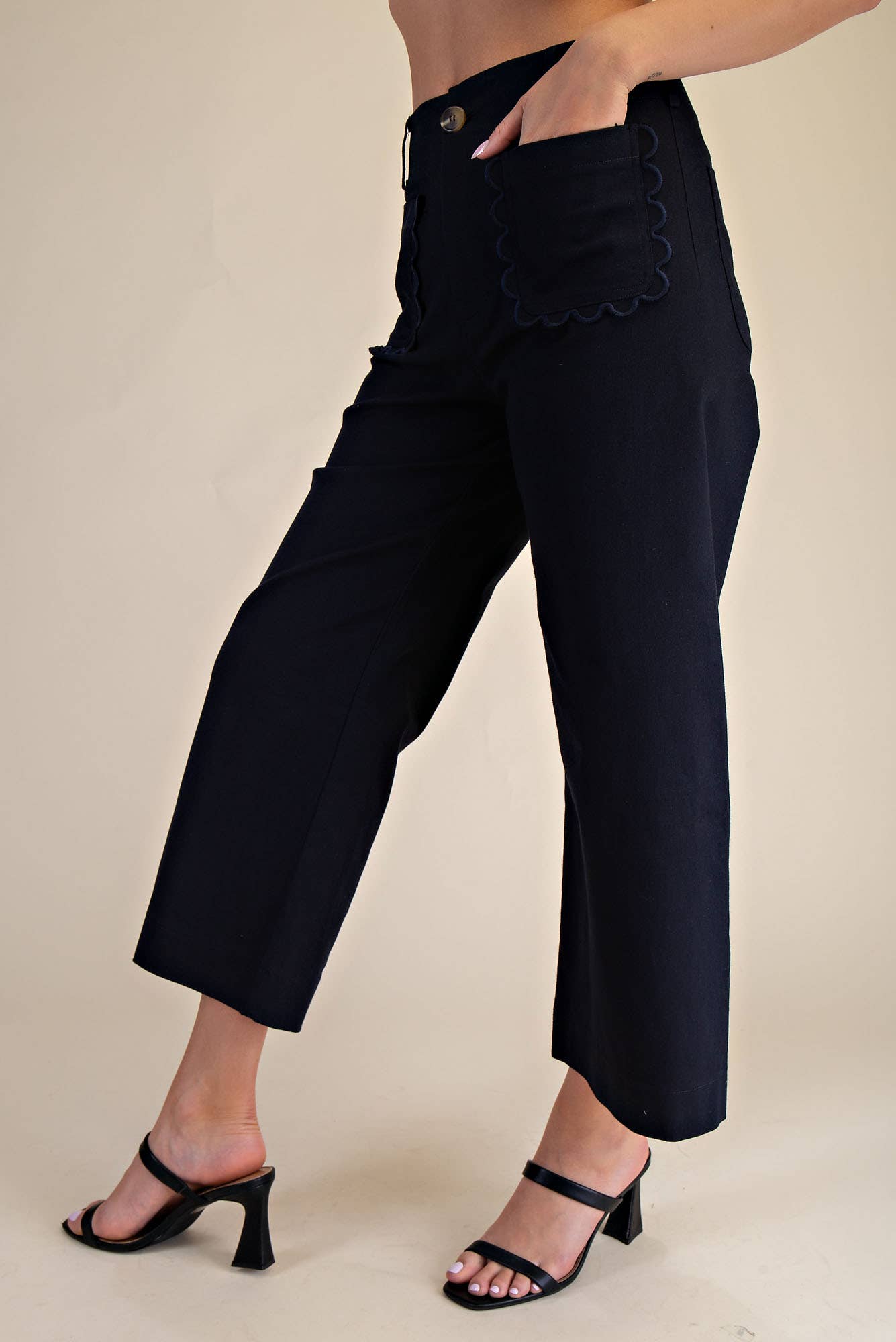 Colette Wide Leg Scallop Pocket Pants