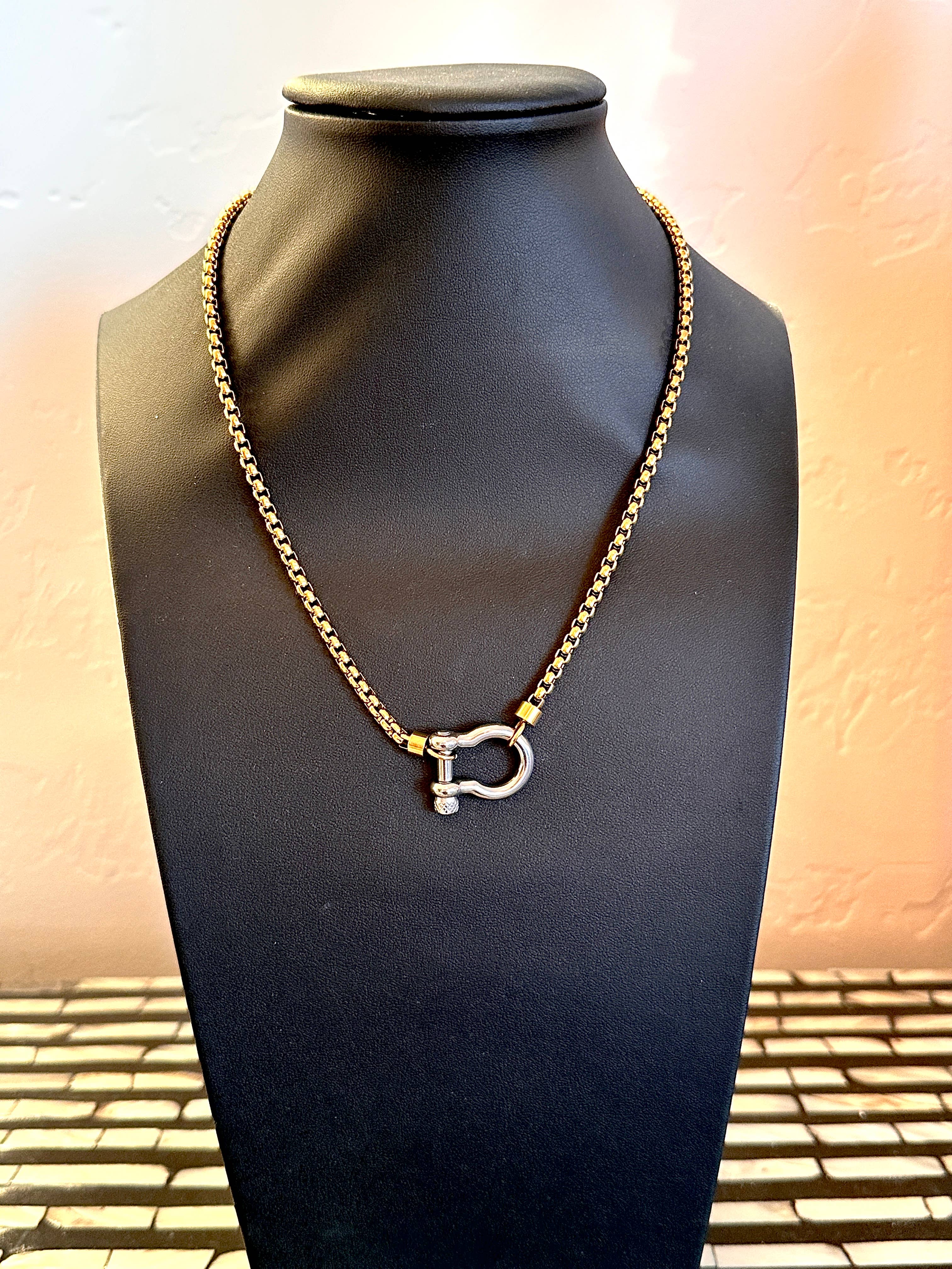 HANNAH Horsebit Necklace - Gold Chain with Silver Clasp