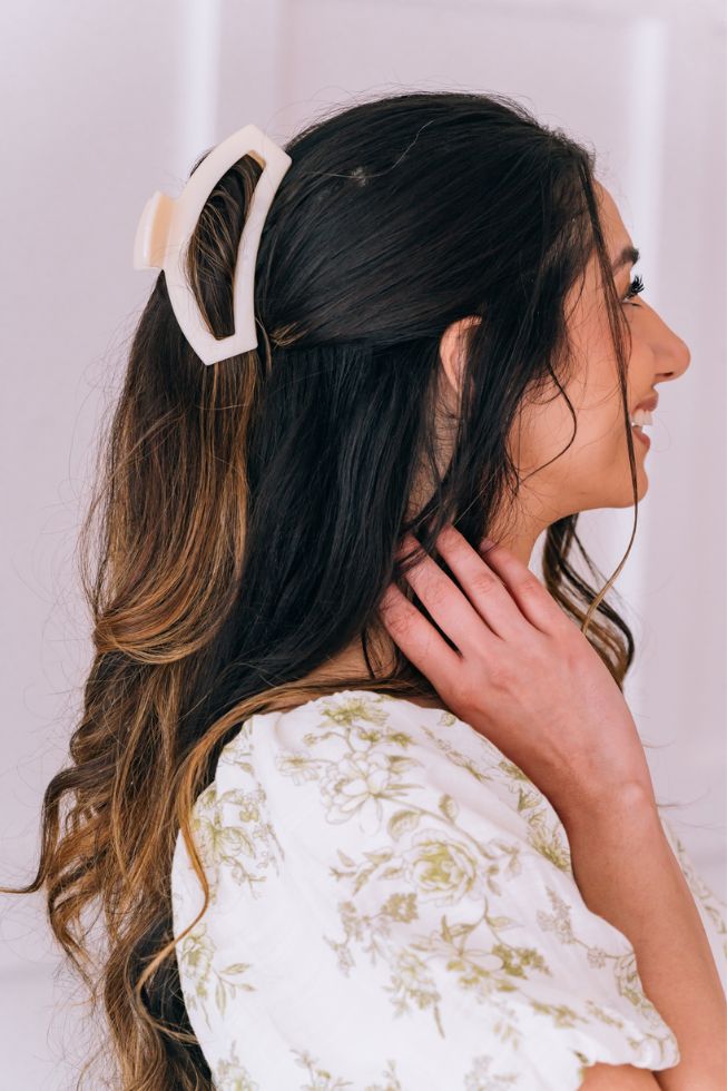 Open Almond Beige Hair Clip