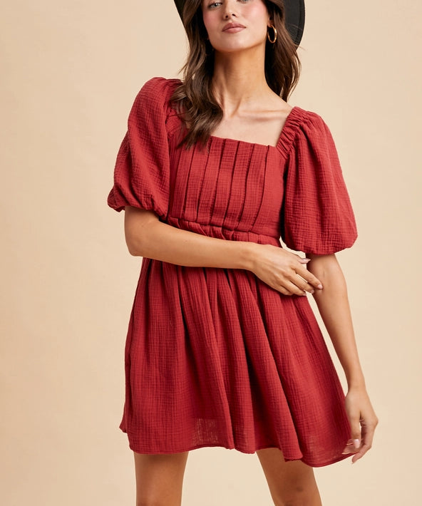 dress_49fc9730-f7c4-47a2-845c-7e1706179057.webp