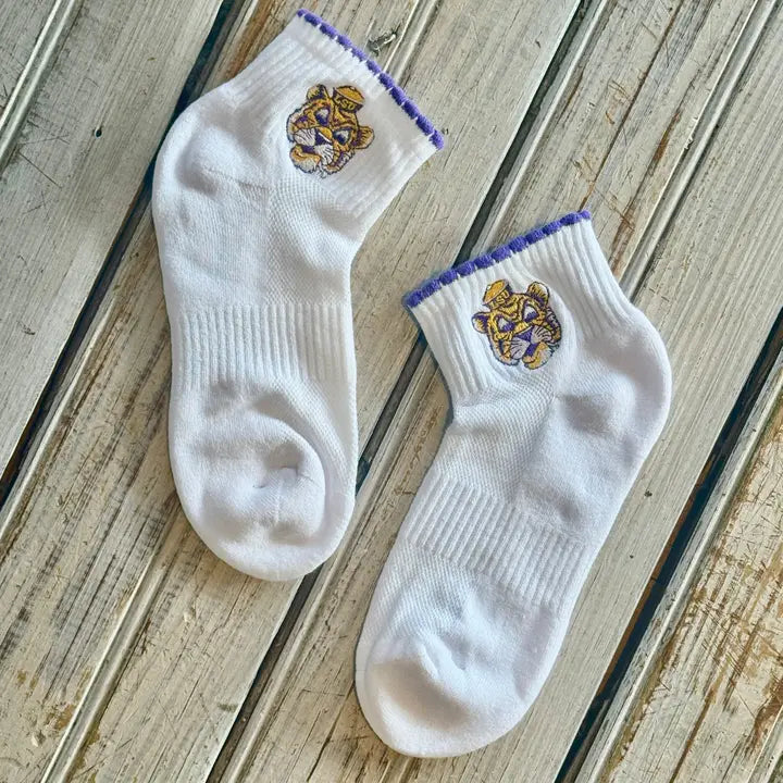 Embroidered Scallop Mike Socks